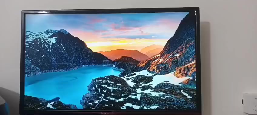 السلام عليكم بلازما للبيع الماركه باناسونيك النضافه 100 الله شاهد ماركه راقيه ترهم كامرات او او شاشة كيمنك او شاشة اتابع بيها  وموجود بيها يوتيوب وغوغل وكم تطبيق بيها ستناد مال تعليك على الحايط السعر ٧٥ وبي مجال لطيبين 
رقم الهاتف ***********
