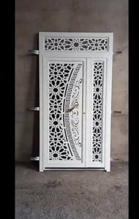 كادر عمل مخصص بتنضيف الابواب والشبابيك والمحجرات الدرج و التنضف 100% و...
