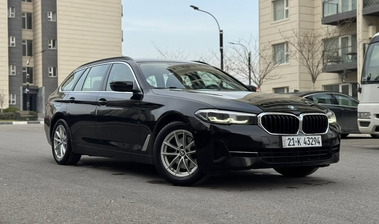 BMW 520i G31 2023
السلام عليكم اخواني .. للبيع أو مراوس
بي أم 520i موديل ٢٠٢٣ تفاصيلها كالأتي :
- السيارة خليجية وارد السعودية مكفولة كفالة عامة مطلقة محرك وگير وكهربائيات وصبغ وتبديل وبارد مكفولة من چكة الأبرة 
- محرك 2000 (TwinPower Turbo) جبار غني عن التعريف اقتصادي جدا بصرفية الوقود وشلعة وتسارع مخيف مع ناقل حركة 8 سرعات 
- لايت عالي ناصي زينون بلادي وليد امامي خلفي 
- حساسات 360 درجة دقيقة جدا تعطي افضل أداء
- كشنات ودواخل جلد قرميدي بلادي انيقة جدا 
- دواخل بيانو بلاك مع انارة محيطية بالداخل متعددة الالوان جميلة جدا 
- كشنات أمامية كهرباء مع خزن ميموري 
- تبريد شاشة مناخين منفصلة امامي وخلفي وتبريد مركزي ٣ قطع 
- ستيرن كهرباء 
- شاشة دشبول ديجيتال مع شاشة وسطية كبيرة جدا متعددة الوظائف تدعم أبل كار بلي واندرويد وايرليس سريعة التكنيك 
- بصمة تشغيل وقبغ جنطة كهرباء وبردة خلفية كهرباء والجامة مال الجنطة تفتح بصمة 
- ٣ انظمة قيادة اقتصادي وطبيعي وسبورت مرعب 
- مري شفط كهرباء وقلاب مع البگ
- گير كوبرا وماوس تحكم وسايد بريك كهرباء 
- السيارة بعد بيها مواصفات يطيل ذكرها 
- السيارة جديدة جدا مابيها برغي نقص مكفولة من كلشي صيانة وتبديل دهن وفلاتر كله شركة تخم تاير هانكوك جديد متصرف عليها دينار طبعا الرزانة والعزل والسرعة والثباتية متنوصف ولا راح تلكيها بسيارة طبعا الـ 520 معروفة اقتصادية وخالية من التعقيد 
رقم سليمانية ترقيم جديد اقل من شهر فحص جديد مكان السيارة بغداد - البلديات والسعر المطلوب ٢٢٠ ورقة ( شدتين و ٢٠ ورقة ) وبيها مجال وسعرها مناسب جدا بالنسبة لموديلها ونظافتها 

للمعلومات الاتصال : 
***********    أسيا سيل
***********    فايبر + واتساب  المهندس احمد
