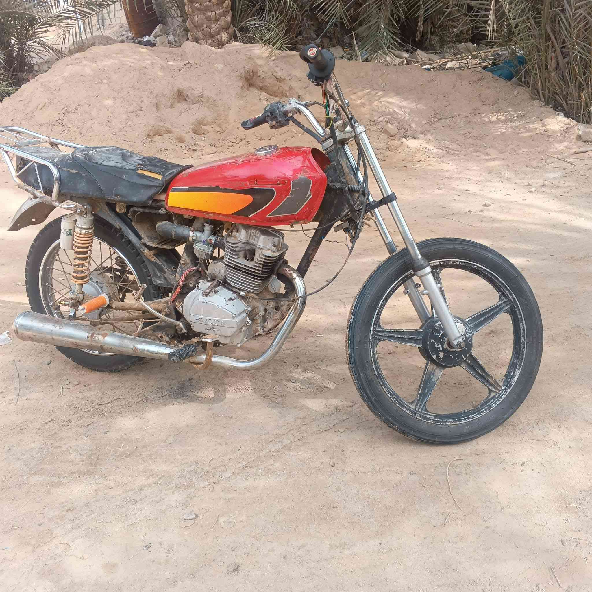 سلام عليكم دراجة للبيع خمس كير كلك السعر 175 بيه مجال  هاذه الرقم ***********
