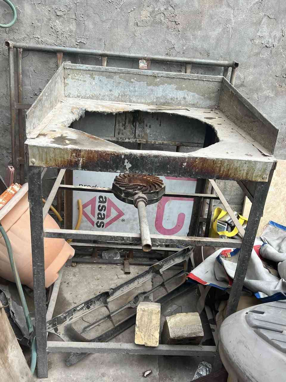 طباخ سعر 25الف قفل عنوان بغداد مدينة الصدر رقم ***********
