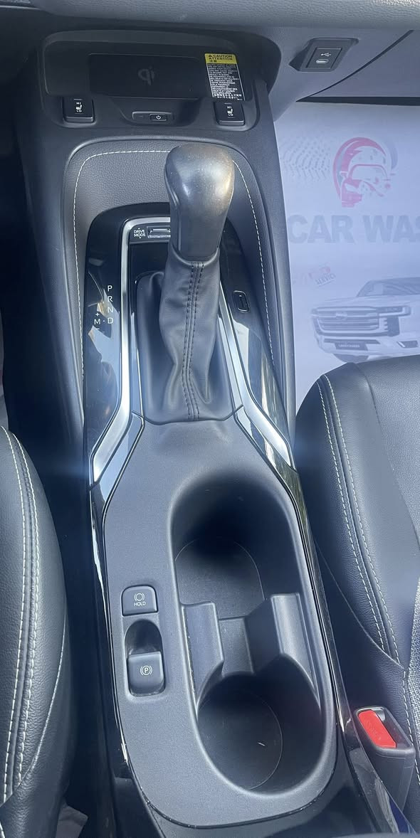 السلام وعليكم كورلا ٢٠٢٤ هاج باك xse
سيارة فول 
كشنات جلد ومخمل 
كشن كهرباء +هيترات
شاشة كاربلي وايرليس
شاحن وايرليس
مودات قيادة 
تشغيل بصمة
هاند بريك اوتو
اوتو ستوب
 سيارة تو كولر 
محرك ٢٠٠٠
شاشة اعطال 
رادارات فول حتى يطلعلك هذا الشارع شكد تمشي سرعةبالدشبول
عداد سرعة متغير حسب نوع القيادة
رقم بغداد 
ويل سبورت 
اشاير بالمري 
حساسات بالمري الجانبية تنبيه اذا سيارة تفوت بصفك حتى والسيارة طافية 
بيع او مراوس حسب القناعة 
رقم الهاتف ***********
