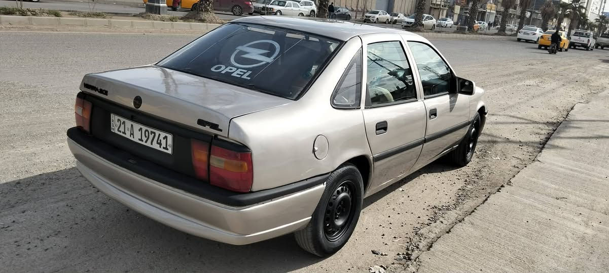 موديل 1992
محرك 20 
رقم سليماني 
سنوي جديد 
كوبون بنزين 
سعر 44
***********
