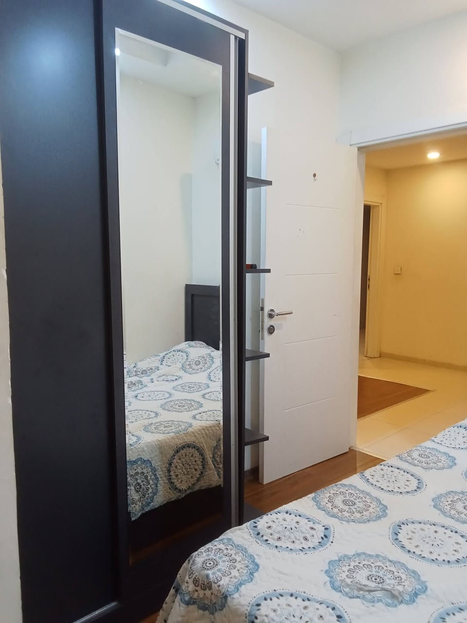 شقه للايجار للبيع المنطقه الذهبيه اربيل 
مجمع لايف تاور 
غرفه صاله مؤسس 
سعر ٣٥٠$
الاستفسار على الواتساب 
***********
