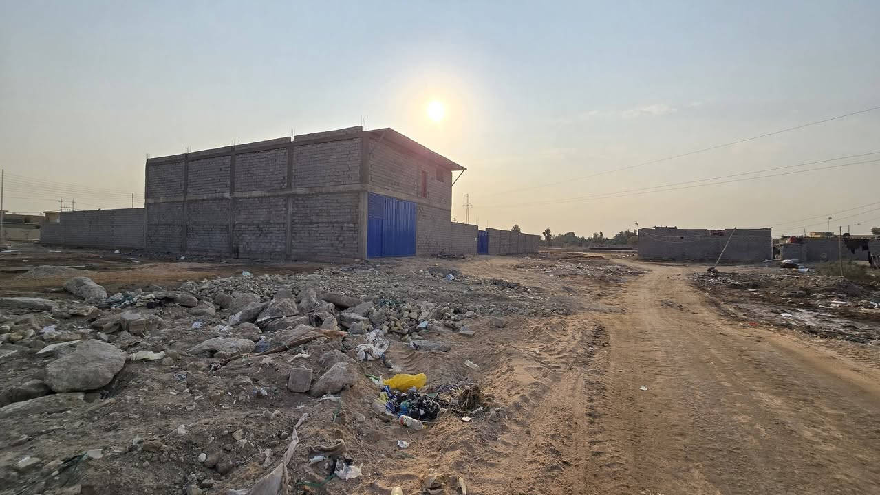 السلام عليكم الف و ١٠٠ متر للبيع وجه 44متر سند.25 طابو زراعي إقرار محكمه تصلح سكن او معمل  او مخزن متوفر ماء كهرباء العنوان كربلاء رابط الزبيلية مجاور مجمع الكفيل العتبه العباسيه تبعد عن الرابط ١٥٠ متر شارع بعرض ١٠ متر استفسار اكثر الاتصال بالأرقام التالية 
*********** اسيا وتساب 
***********
