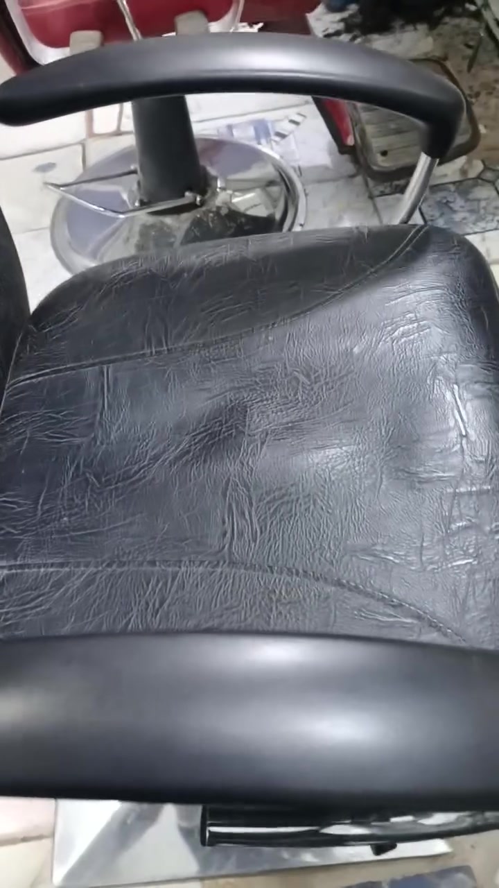 السلام عليكم كرسي حلاقه للبيع مستعمل قليل سعره 175 وبي مجال قليل ويوجد وياهن غراض حلاقه مستعمله 3ايام مكاني كربلاء امن الداخلي رقم الهاتف ***********
