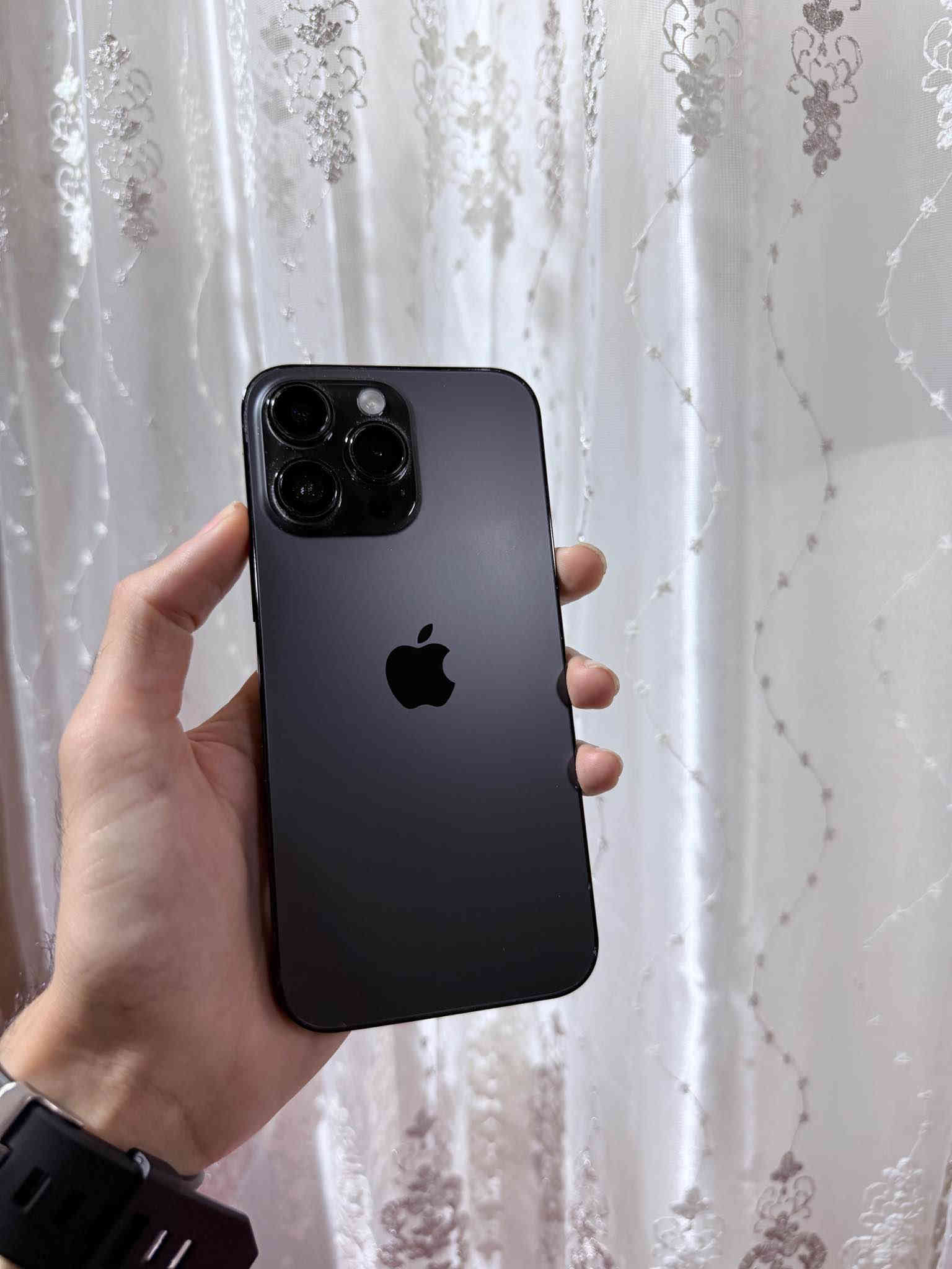 ئایفۆن ١٤ پڕۆ ماکس ڕەنگی ڕەش
زاکیرەی ٥١٢ گێگا یەک سیم کارت شاشە و پاتری گۆڕاوە
مۆبایلێکی بێ کێشەیە خەریتەی کەپسە بێ دەستکاریە فەیس ئایدی و هەموو شتێکی مەزبووتە نرخی ٤٢٠ دۆلارە
ناونیشان هەولێر قەڵاتی نوێ مۆبایلی هاوکار
ژمارە مۆبایل :- *********** أربيل
