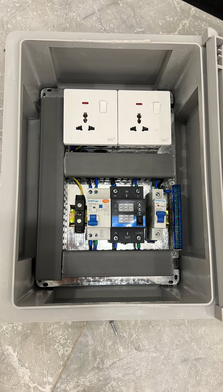 بورد حمايه لسيارات بي وايدي وغيرها
#مكونات بورد 30في40
جوزه تشغيل البورد
جوزه ايرث لكج 
جوزه حمايه من ارتفاع  التيار الكهربائي وانخفاضه 
كونكتر ايرث وايرات مستخدمه الفنار الحراري الاصلي 
ملاحظه جميع المواد مستخدمه درجه اولى 
يتوفر لدينا خدمه شد وعمل ايرث 
للاستفسار الاتصال برقم او خاص ***********حسن الكهربائي
