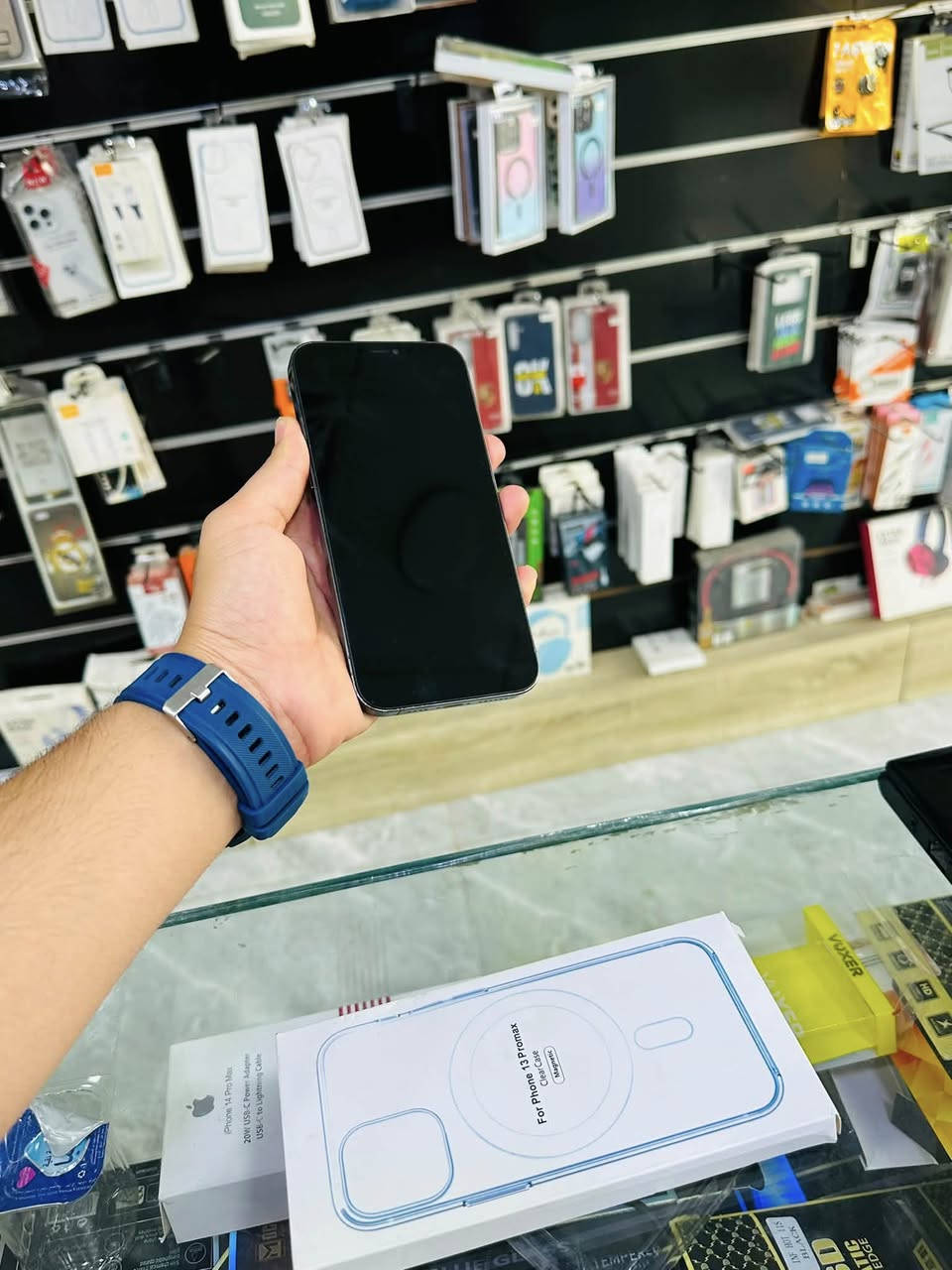 سلام عليكم❤️
📱 للبيع: آيفون 12 برو ماكس

* الذاكره: 512 
* البطارية: 100% (مبدلة أصلية)
* الجهاز: شغال 100% (نت، صوت، اتصال)
* الملاحظات:
    * مبدل شاشة نوعيه كلش حلوه
    * بصمة الوجه (Face ID) متوقفة
* باقي الأمور: ما بيه أي خلل

📍 الموقع: بغداد – مدينة الصدر / قطاع 23

💰 السعر: 290 ألف قفل (نهائي)

📞 للتصال:
***********
