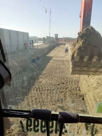 سائق حفاره متفرق للعمل 07815063543وتساب
