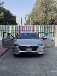 سوناتا 2020 خليجي محرك 2000 دوش الممشى 95500 كم  مواصفات اعتيادية ما ع...