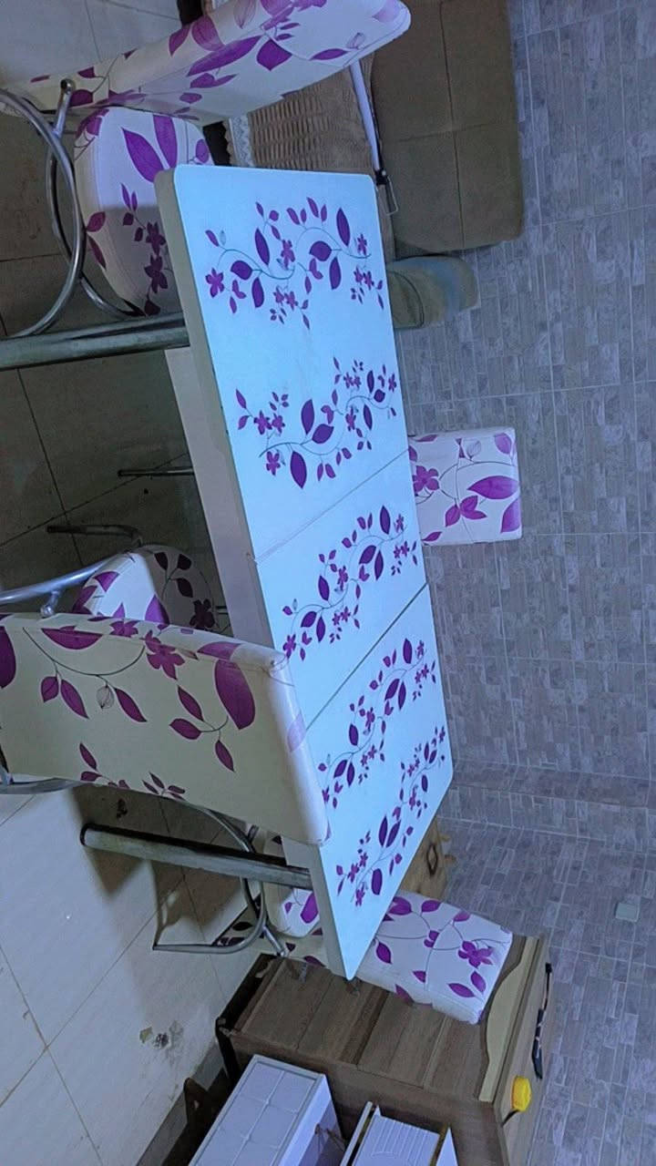 تاخم نان خواردن ٤نه فه ری مێز و چوار کورسی مێزه که ی گه وره ئه کریت بۆ ٦ی پاک و جوان بیعه یب بۆفرۆشتن
نرخ:٦٥هه زار

شوێن:سلێمانی
تێل:*********** السليمانية, العراق
