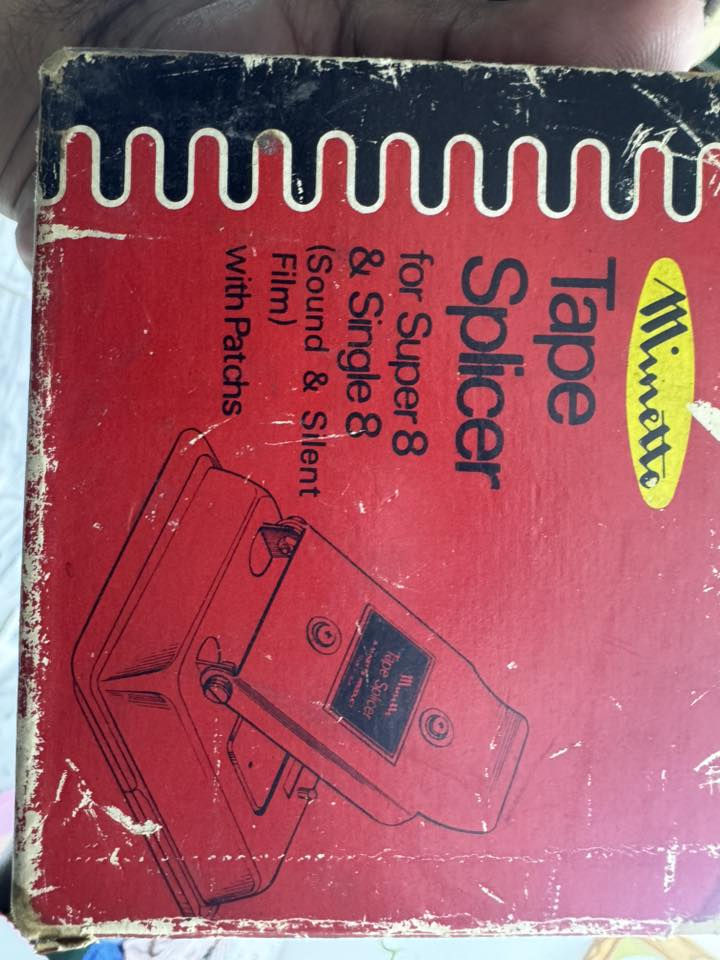 جهاز تصليح اشرطة الافلام 

 Minette Tape Splicer، لربط ودمج وتعديل بكرات الأفلام السينمائية القديمة، وتحديداً الأفلام من قياس Super 8 وSingle 8 (سواء كانت أفلاماً ناطقة أو صامتة).
صناعة يابانية
بسعر مناسب للاستفسار ***********
