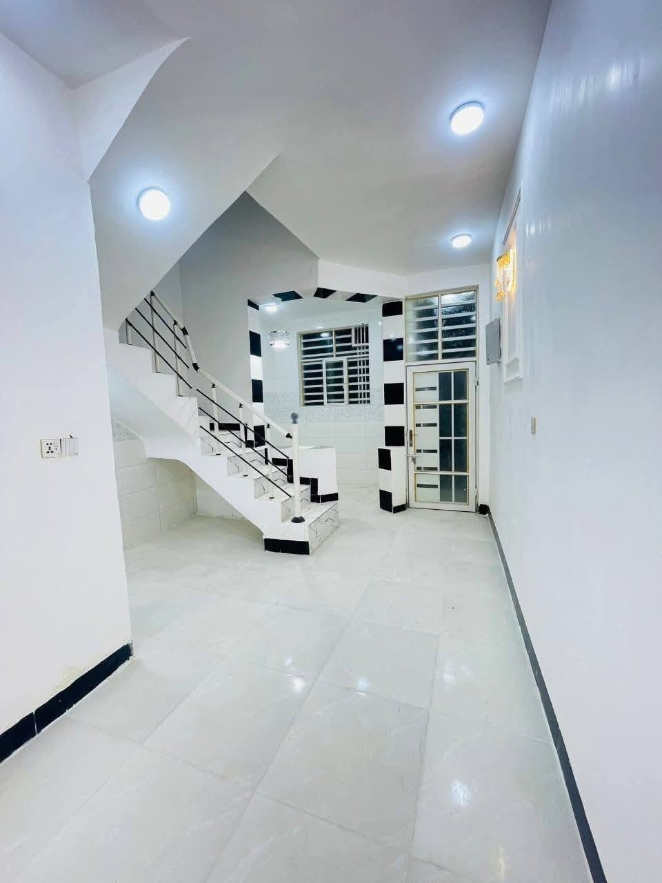 #مكتب_الخليج_للعقار عامود/327
عرض جديد وعرض مميز بلاش 😳😳

بيت مساحه 50 م مربعه/  

_______________☎️***********

              ***********

البيت شغل جديد 

كامل من كلشي بلاش بلاش😲

كل هاذه وبسعر 21 مليون  وبيه  مجال 

#ملاحضه البيت تسليم مباشر مفتاح   موقع مميز 

#عنوان المكتب مقابل ملحق قرية الغدير #عمود_327 مباشر #النجف_الاشرف 

غرفه نوم1. صاله.. مطبخ.. ... صحيات ... ومنور 

شارع تبليط // 14 م معا ناره ليليه

مكتب الخليج للعقار *********** واتساب 

#ملاحظة// نعمل على بناء الدور   نقداً و بأسعار مناسبه او ترميم
