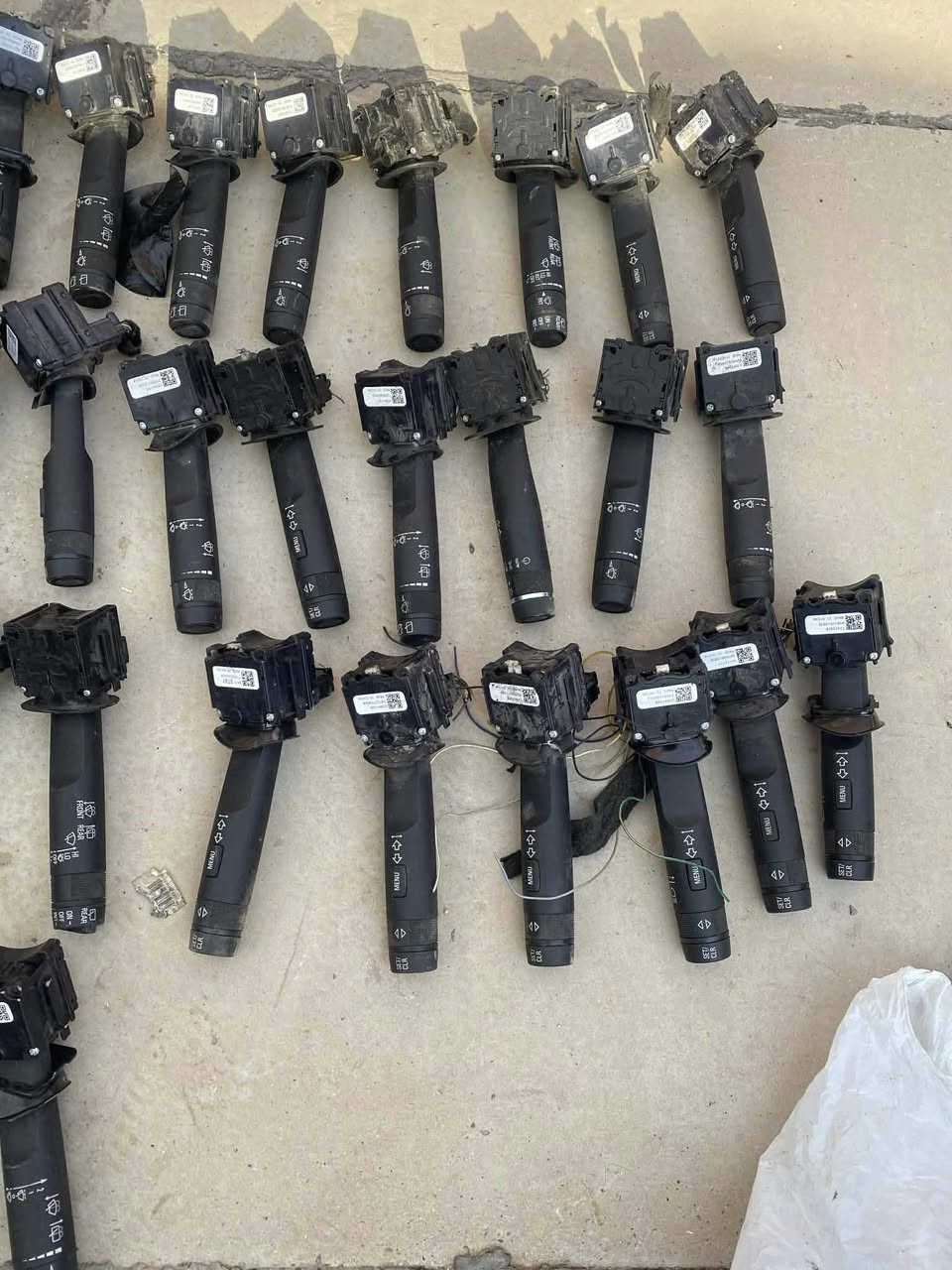 يدات. لايت وجام تفصيخ كوري ياباني صيني امريكي يباع جمله سعر القطعه 2000 دينار اقل عدد 50 قطعه مشكل يوجود توصيل لكل العراق سعر المفرد يختلف حسب القطعه. 
***********
