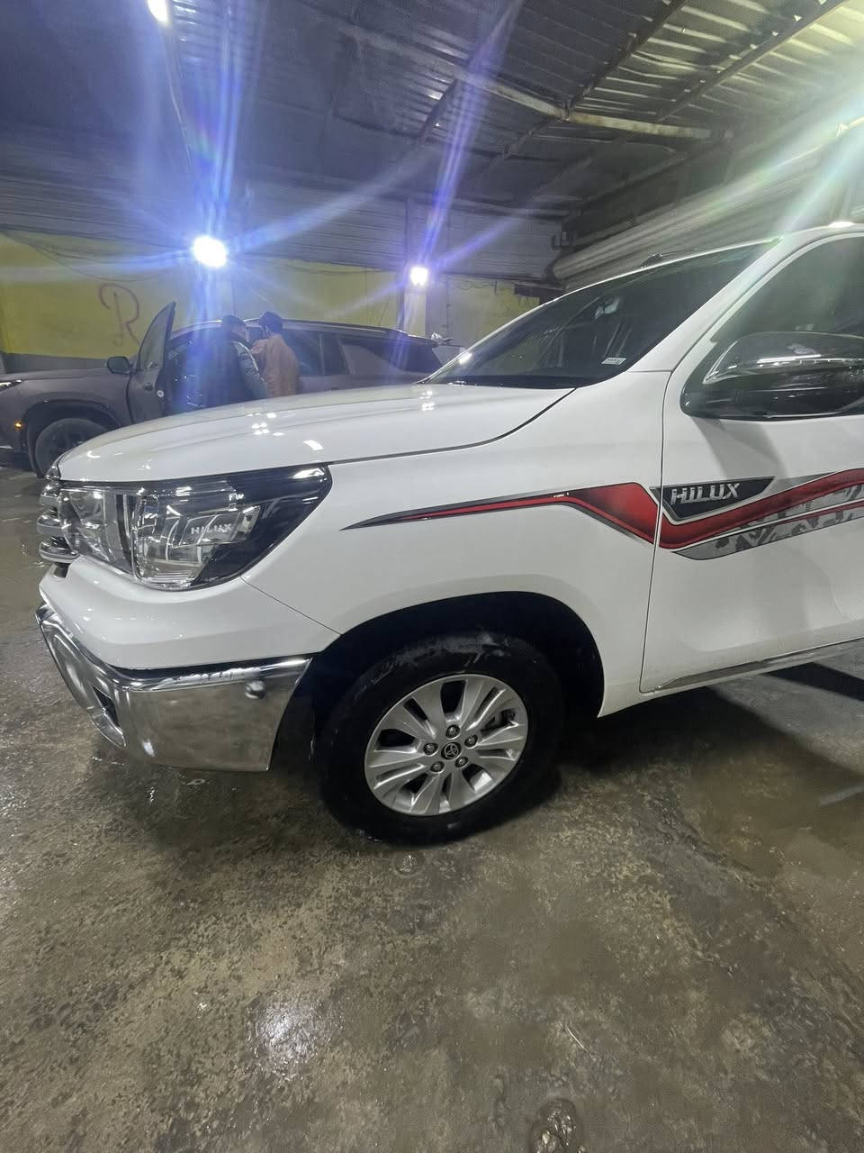 السلام عليكم
تويوتا هايلوكس موديل ٢٠٢٥ (2) ويل رقم بغداد

ماشيه ٦ الالف شركه ساز ضمان سنتين كشنات تدفئه تبريد بصمات عدد ٢ شاشه كامره خلفيه تحكم ستيرن شاحن لاسلكي 

بيه قطعه شبر بارد بدون تكحيل ولا صبغ  غير هاي السياره مكفوله كفاله عامه السعر ٣١٠ $

العنوان الدوره شارع ابو طياره

هاتف/***********
