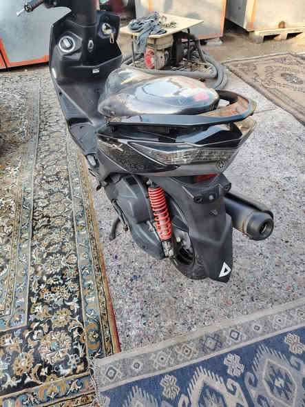 السلام عليكم من رخصة الادمن سكنس حديث لد للبيع دراجة جديدة لوك تتعب دكول جديدة مكينة كفرات كفالة عامة الف دينار ماتصرف عليها مكاني البنوك السعر 14 ورقه وبيها مجال بسيط حك الجيه وهذا رقمي ***********
