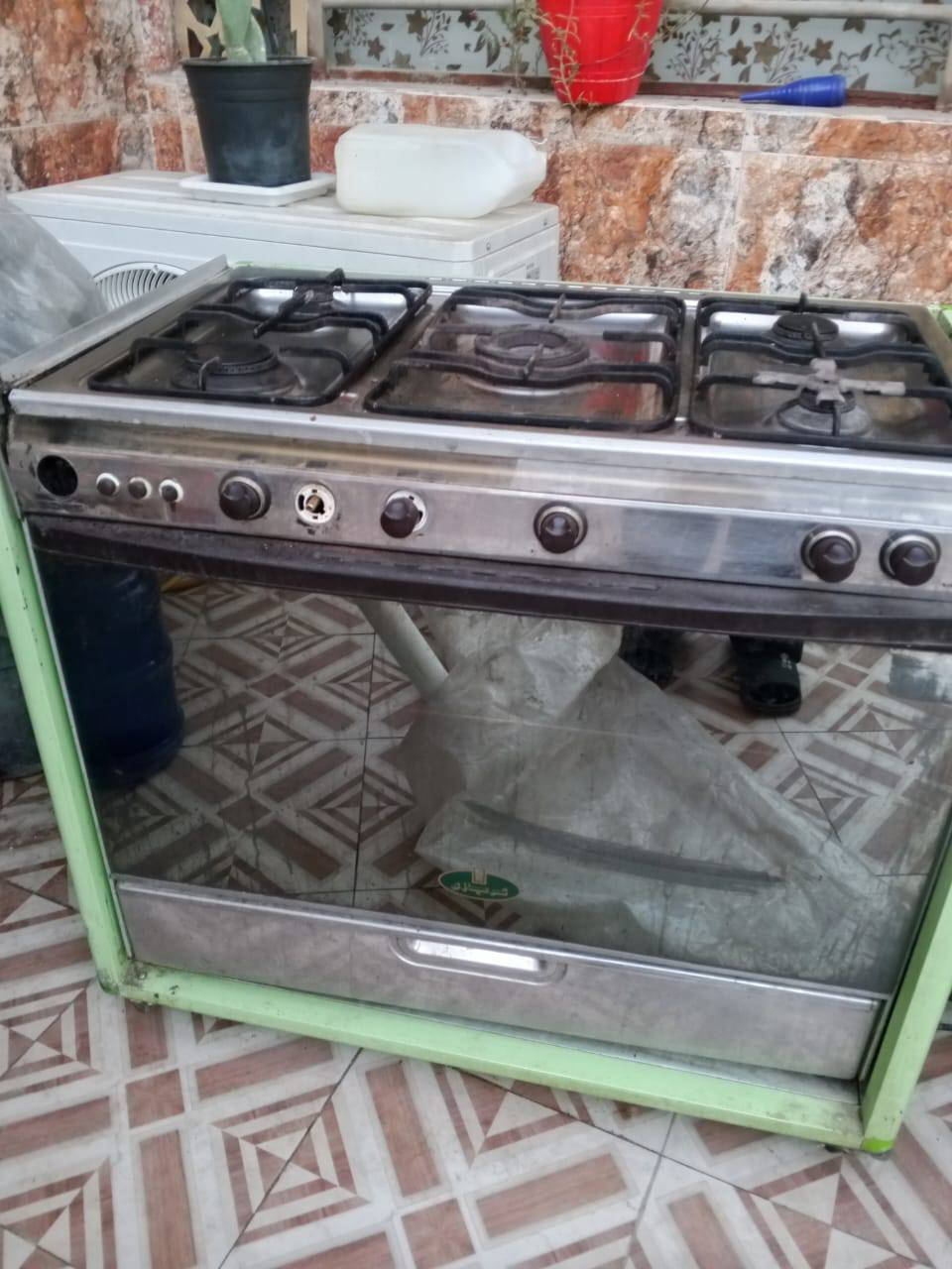 طباخ للبيع نظيف السعر 200وبي مجال
***********
