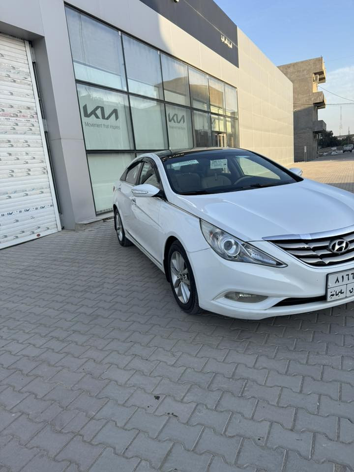 سلام عليكم للبيع سوناتا موديل 2011 
محرك 2400 خليجي فول 1/1
كير/محرك/صدر/تايرات/كهربائيات/كله شرط
سياره حلوه وجاهزه ومال جناي محرك شرط بدون اي عيب لاصوت ولاتنقيص ولاتبخير كير شرط⚔️ مواصفات السياره بنوراما/تحكم ستيرن/ اشاير بلمري/ 5 بصمات/شاشه تاب/ داخل لونين/ وبعد بيها هواي مواصفات مايحتاج اذكرها …
…ملاحضه السياره بيها قطعه صبغ والباقي مكفول. رقم سليمانيه سنويه وهزه كله جديد شرط التحويل والغرامات مكان السياره صلاح الدين تكريت السعر مناسب جداً 118 وبيها مجال للأستفسار رقم الهاتف ***********
