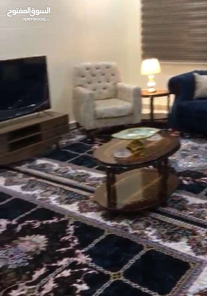 بيت مؤثث طابقين للايجار في جادريه مربع الرئاسي تفاصيل ٤ غرف نوم سويت وصاله وهول ومطبخ وكراج للاستفسار ***********
