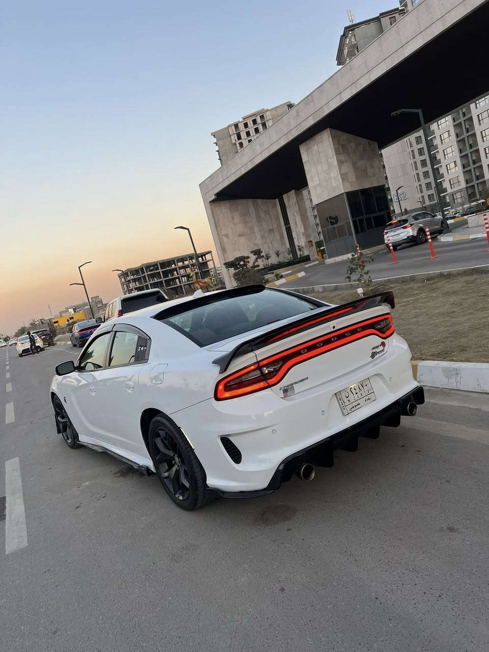 السلام عليكم 
جارجر للبيع موديل 2015
مواصفاتها
محرك 3600
شوتة رياضي
لايتات زنون 
شاشات داخلية 
دمام خلفي
كاميرا امامية كاميرا خلفية
رادار جانبي
ستيرن رياضي
تشغيل عن بعد 
حادثها / طخة بسيطة بالجاملغ الخلفي بدون ايرباك 
البنيد تحديث بدون لا شواصي ولالغود
السعر 188 وبيها مجال بسيط 
مكان السيارة حي الجهاد 
للاستفسار ***********
