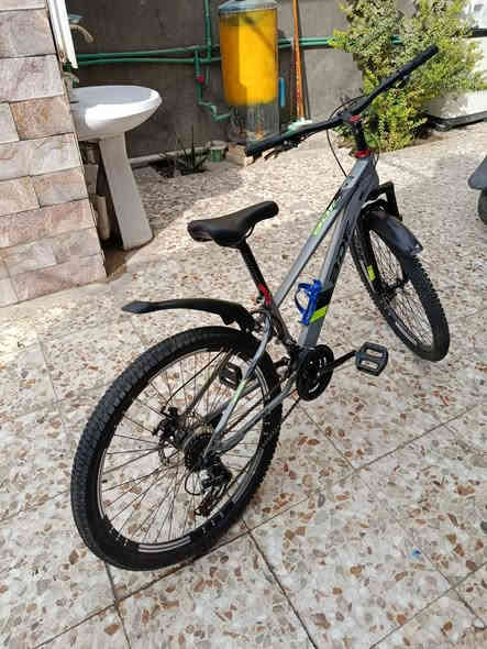 باسكل MTP ماركة BDF
***********
حجم ٢٦ لون سلفري تبديلات امامي ٣ و خلفي ٧
السعر ١٢٠ و بي مجال 
الباسكل جديد و غير مستخدم مع كافة ملحقات لايت و بك لايت و حقيبة . 
مكاني ناصرية حي الرافدين قرب مستشفى المعوقيين
