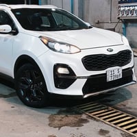 عندي كيا سبورتاج موديل 21 حادثه شويه بالبنيد بدون تبديل ما بيها سياره ...