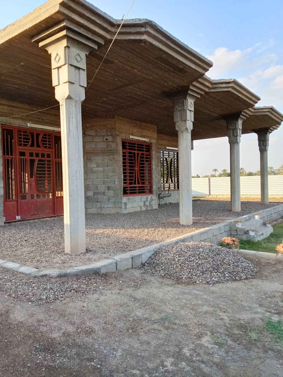 يوجد عرض دونم للبيع مع دار بغداد التاجي زمله حمدي اني مكلف بالنشر وهذا رقم صاحب الدار***********
