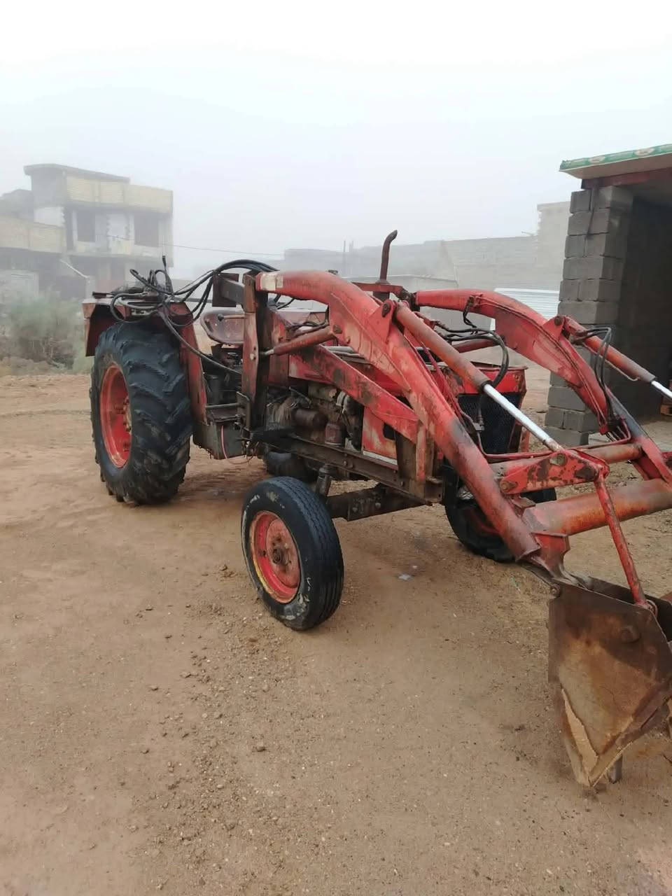 سلام عليكم للبيع مكينه عنتر موديل 85 بدون أرقام سعر 4000 وبيها مجال كلها شغال مكان ديالى خان بني سعد للاتصال ع رقم ***********
