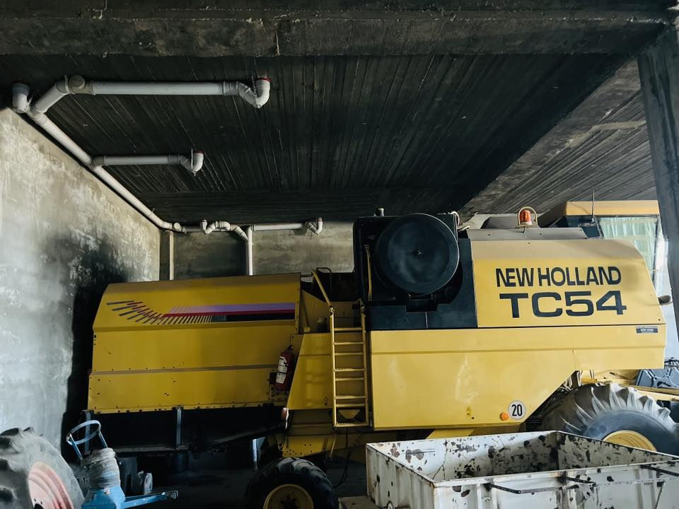 ئەم دەراستەیە بۆفرۆشتن
مۆدیل١٩٩٩
هەمووگیانی بەشەرت
تایەکانی تازەیە 
لەحمی تیانیە
نوک بۆنوک بەشەرت 
٦٠٠٠سەعات ئیشی کردە 
ژم***********
ژم***********
