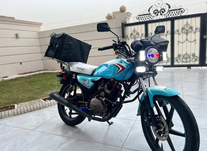 السلام عليكم دراجه شاينك للبيع الدراجه بعدهه بحالة الوكاله  مكينه فول نعومه قبل 4 ايام مشتريهه مرقمه رقم صلاح الدين مميز بعدني ما محولهه  سبب البيع نقص فلوس  مكان الدراجه تكريت ***********
