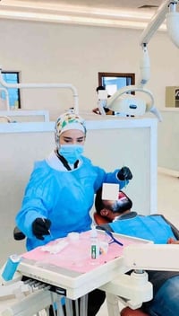 الدكتور. ريان حميد عثمان تنظيف الاسنان  حشوات تجميليه وضوئيه تعويض الا...