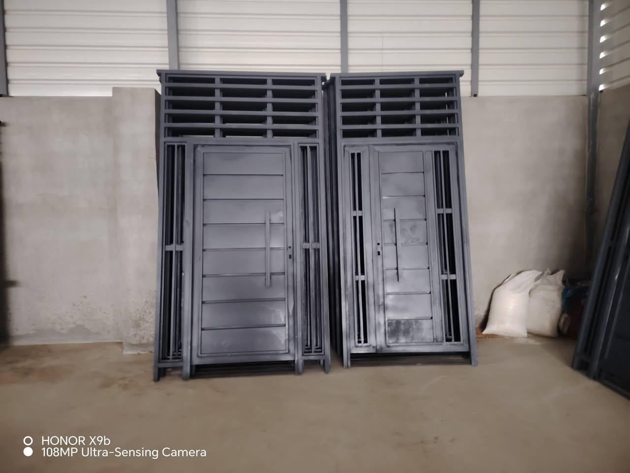 اسلام عليكم يتوفر لدينا جميع انواع الابواب والشبابيك وباسعار خيالية عليك اتصل ***********/*********** وال التوصيل مجاني ضمن حدود الشركاط والزاب والزويه والبيجي نصف اجره
