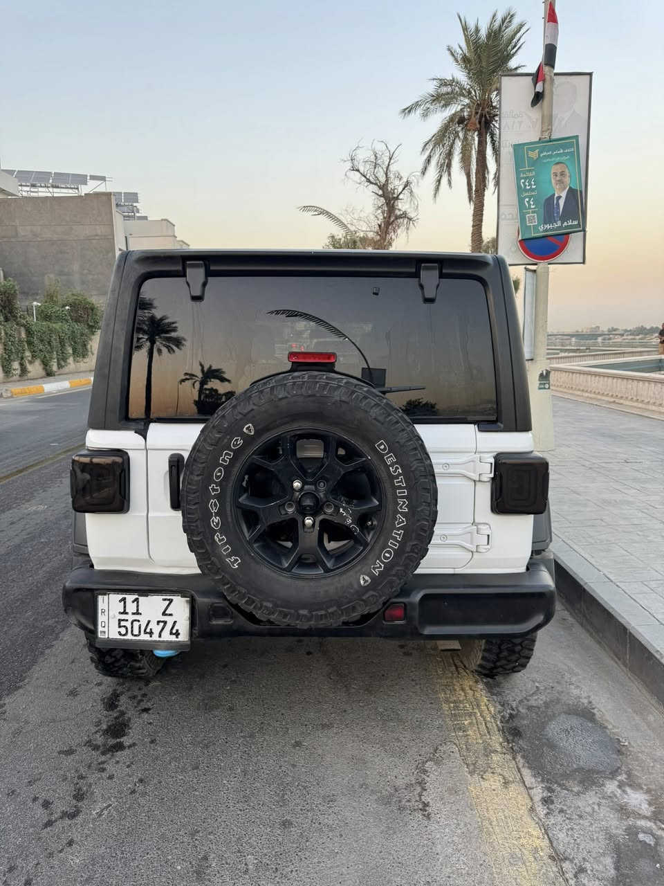 السلام عليكم 
جيب رانكلر هايبرد  موديل 2023 
وارد امريكي للبيع 
انظمه قيادة بانزين وهايبرد وكهرباء 
مواصفات الرانكلر معروفه 
محرك 2000 تيربو 375 حصان
كير 8 نمر 
تبريد ثلج 
شاشه كبيره تدعم كار بلي 
شاشه اعطال 
نظام تعليق اوف رود 
اضاءة زنون بلادي مع كشافات زنون 
سقف قابل للازاله والتركيب 
ماشيه 45 الف 
إني المستورد رقم بغداد بأسمي 
جديده كل نقص مابيها ضررها فقط جاملغ خلفي وربع باب الصندوق 
عنوانها بغداد الكاظمية 
السعر 288 ورقه وماكو هيج نظافه بهيج سعر
***********
