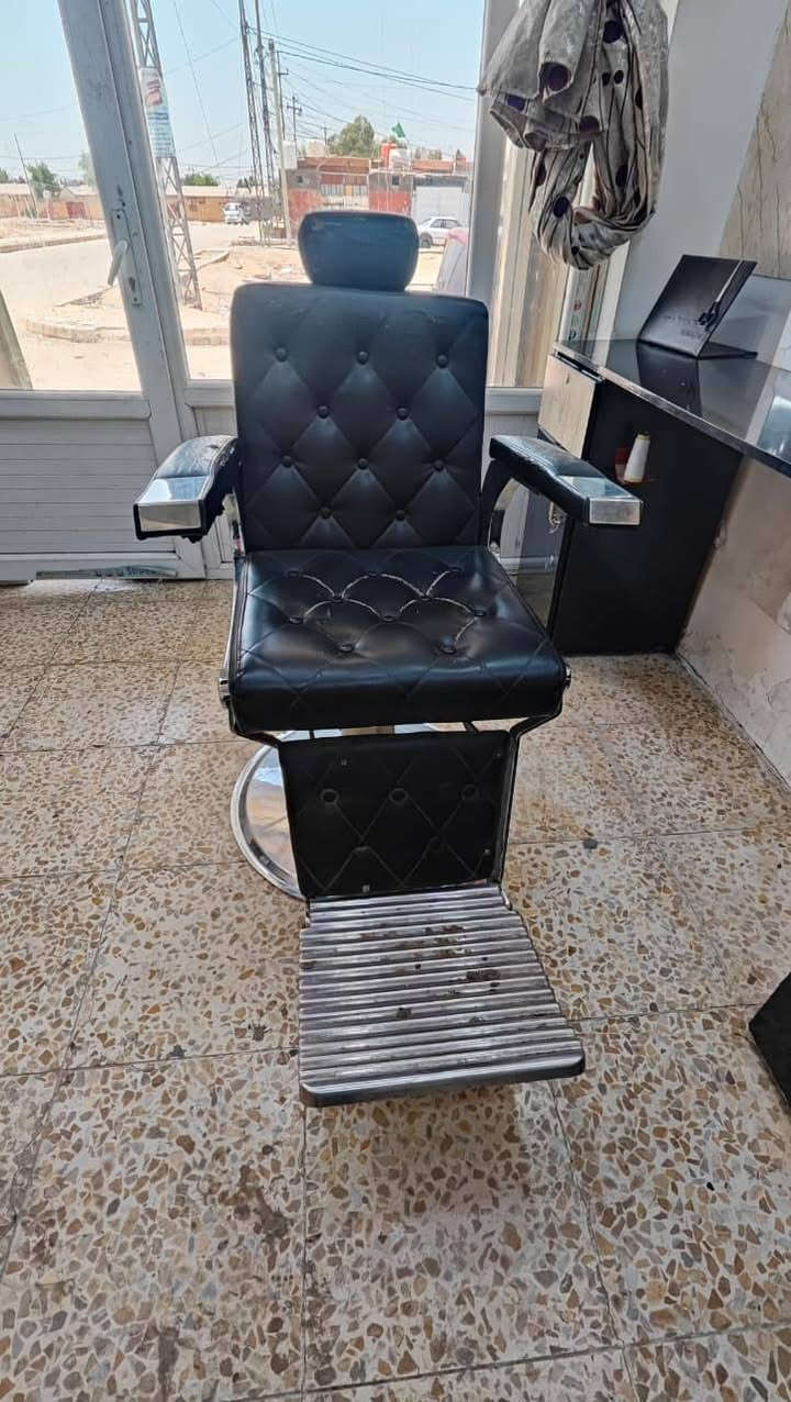 غراض حلاقه للبيع
ميز حلاقه  250
كرسي       75
امبلي فايره 45
السبوفر 40
للاستفسار   ‏‪***********‬‏
