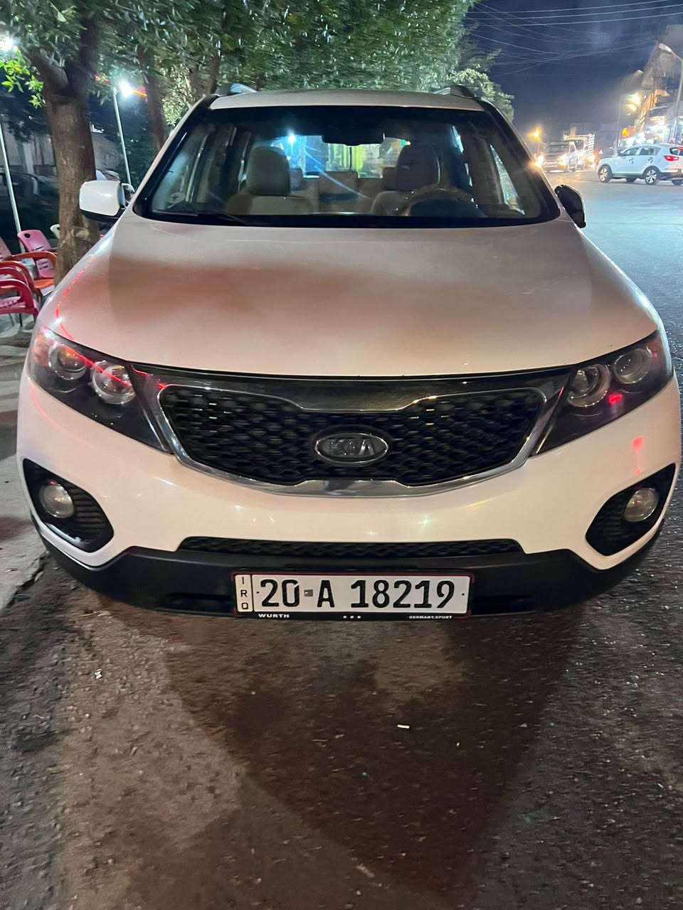 السلام عليكم 
سورنتو 2012 وارد كوري 
مكينة 2400 
7 راكب 
تخم تاير جديد 
صدر جديد 
كهربائيات كله جديد 
كير مكينه مكفولات خير من الله 
غرفتها تخبل نظيفه كلش
دينار ما تصرف عليها 
بيها بارد صغير بلباب الخلفي فقط 
سنويه وهزة جديدة باسمي 
رقم ديالى  الجديد 
ماشية 210 k 
سعرها 138 وبيها مجال بسيط 
مكانها ديالى  بعقوبه 
***********
