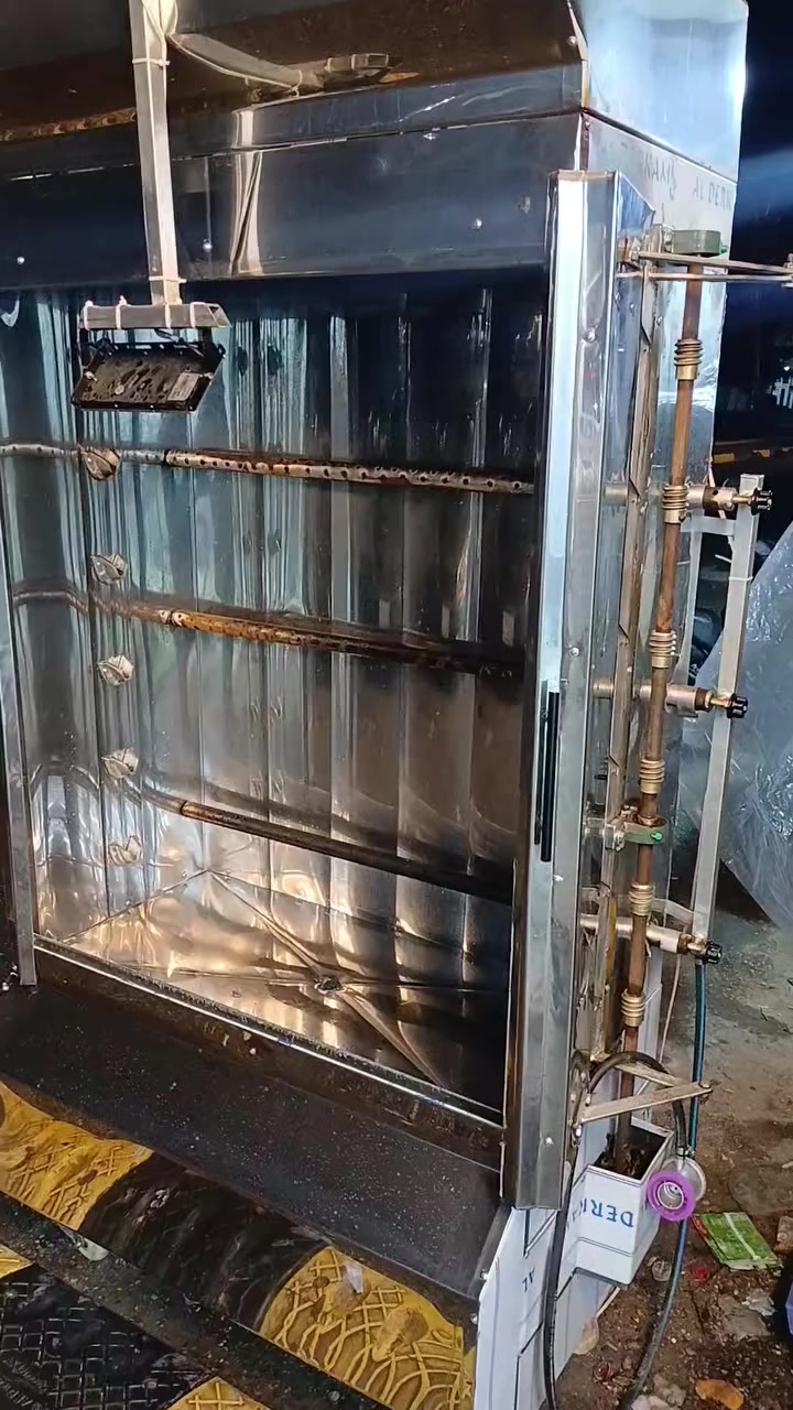 شواية دجاج استخدام اقل الشهر مشوي بيها ٣٠ دجاجة فقط جديدة كاملة هية والجامات والصياخ و 15 فخة وياها السعر ٤٥٠ 
مكاني جميلة شارع العقيلة 
***********
