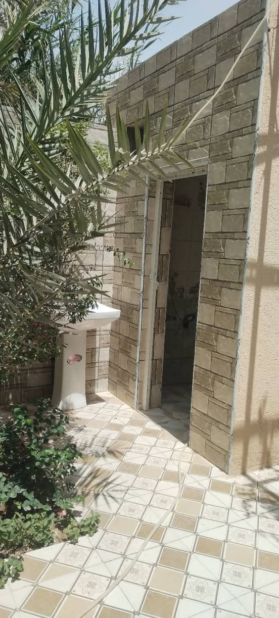 السلام عليكم
بيت زراعي المساحه 150

البناء طابوك والسقف اعگاده بيت مرتب كامل مواصفات  ماي مجاري نت ضوئي مولد قريب عل شارع العام المكان حي الشهداء وهذا رقمي *********** والشراي يدلل
