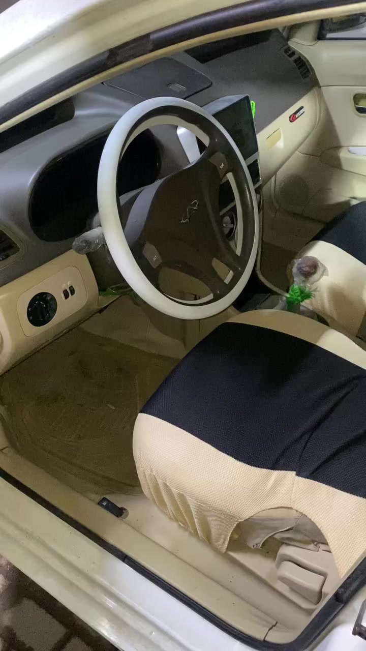 السلام عليكم 
شيري فلاوين موديل 13 للبيع مكفولة من الضربة 
كير ومكينة وتبريد كهربائيات وصدر وتايرات مكفولات العنوان بغداد الرئاسة العبيدي 
رقم بغداد مشروع وطني بسمي سعر ٤٠ وبيهه مجال 
رقم التواصل *********** بي وانساب
