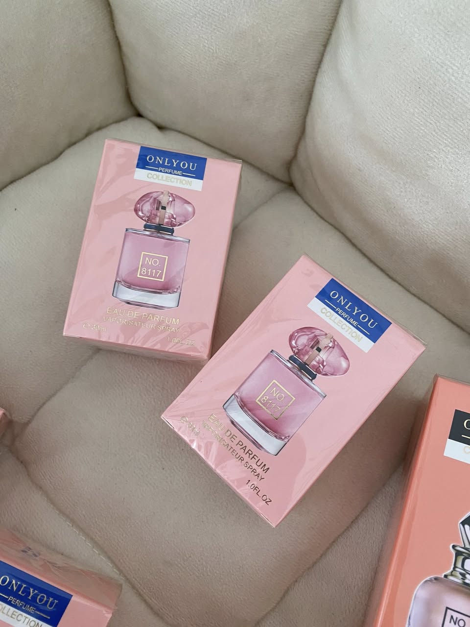 عطور حجم ميني سعر القطعة ٣ قطعتين ٥ الاف 

يوجد توصيل لجميع محافظات العراق 🚚 
.
.
.
.
.
.
.
.
.
.
#بيجامات #بيجاما #اكسبلور #اكسسوارات


**إذا كنت صاحب هذا الإعلان وتريد حذفه لأي سبب، رجاءا أرسل رسالة إلى الدعم الفني**