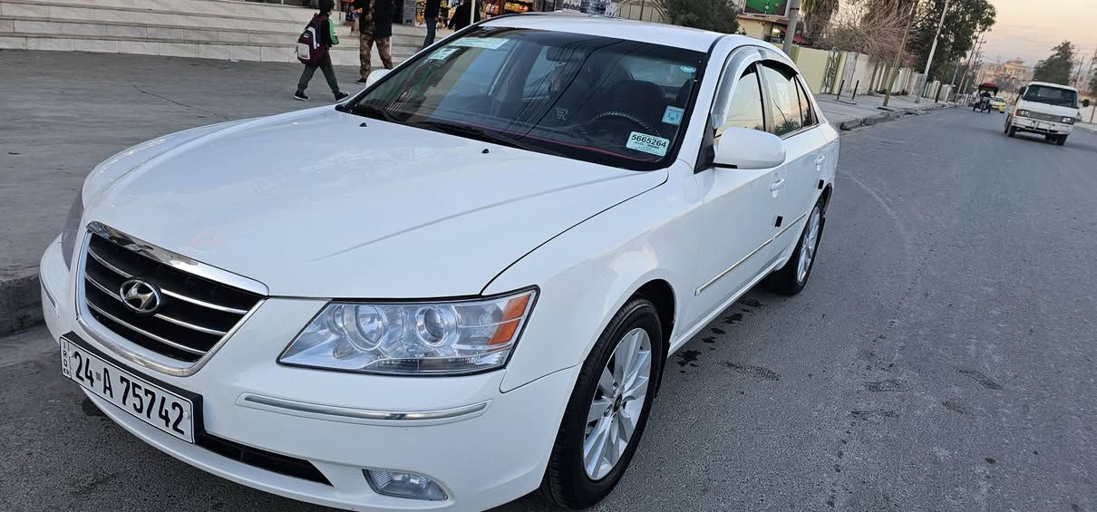 سلام عليكم سوناته مقدس مديل 2009 لون ابيض رقم دهوك سباره جديده ومتعوب عليها مصبوغه عام جماليه لا ضربه ولا طخه السياره حيل حلوه السعر 103 وبيها مجال بسيط مكان السياره موصل الايمن رقم التلفون ***********
