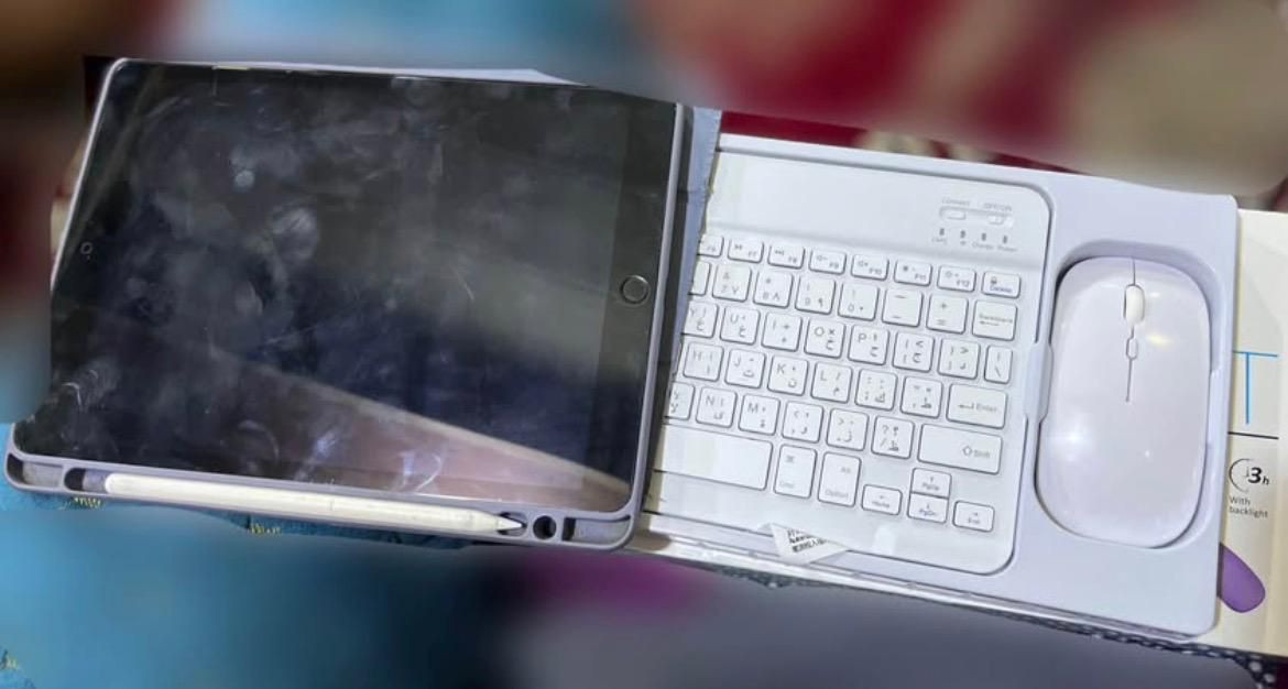 ايباد 9 مع كرتونته والقلم والكيبورد الخاص به
ذاكرة الايباد 256

قدرة البطارية 84.13‎%‎

ما موديه للتصليح ابد(نظيف) وغير مكسور 

صار سنتين من شرائه 

سعره 350 الف هو وغراضه .


**إذا كنت صاحب هذا الإعلان وتريد حذفه لأي سبب، رجاءا أرسل رسالة إلى الدعم الفني**