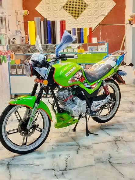 يالله💚 
دراجه هيوشه مسجل كامل سنويه ولوحات بعده اخو الزيرو كله شغال كهربائياته محرك ناعم فول
السعر ( مليون و 500 وبي مجال)  الاستفسار *********** 
المكان رمادي التاميم
