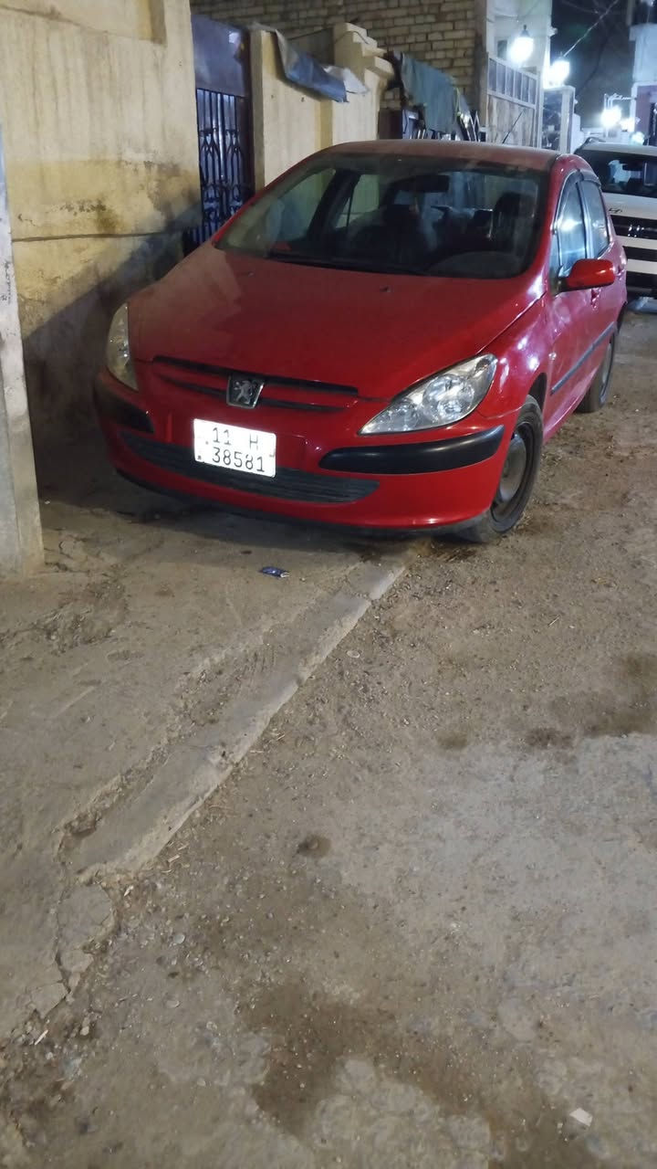 السلام عليكم بيجو 2005موديل 307للبيع سنويه بسمي  صالحه لسنه 2029 رقم انكليزي هزه جديده صار شهرين.سياره نضيفه
دوشمه جديده مع ارضيه
تخم تايرات اربعه جديده وصل موجود مع ضمان سنه صار عشر ايام على الشراء بدون غرامات مروريه.
راديتر جديد
باور جديد
مشط جديد
كيس زيت جديد
راديتر تدفئه جديد مع تبريد
شاشه مع راديو
كاميرا خلفيه
لاتنقيص ولاتبخير باتري جديد كهرباءيات كله شغالة بسمي تحويل ثاني يوم 
رقم بغداد السعر 60 
مكان السيارة الحرية مقابل مخازن الجاي
***********
