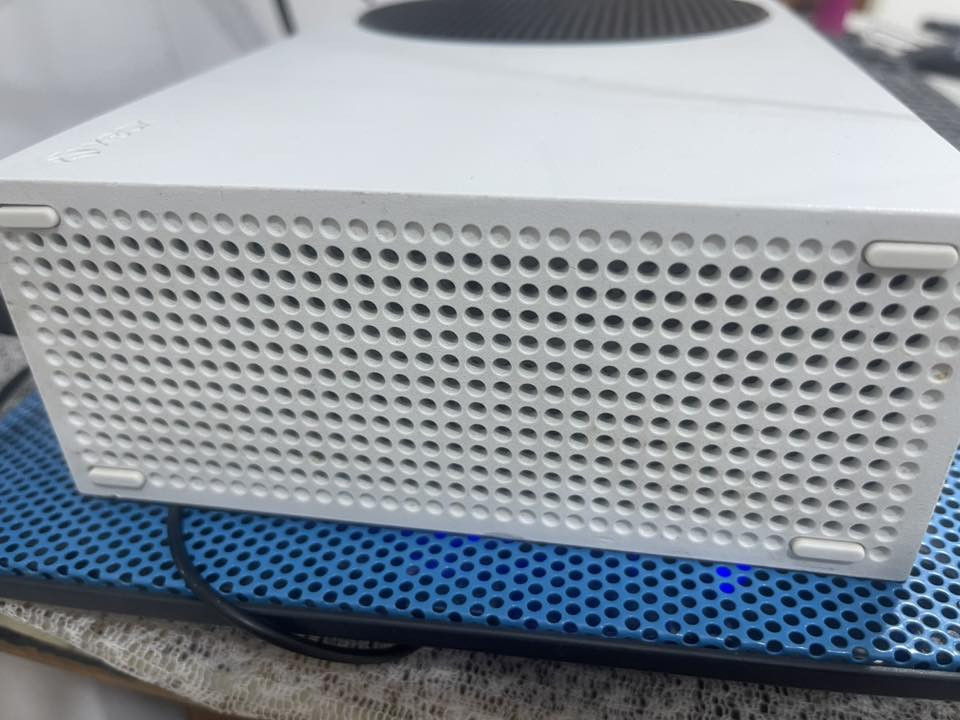 :
السلام عليكم ورحمة الله وبركاته

للبيع Xbox Series S بحالة ممتازة جداً، الجهاز نظيف 100% وشغال 100% وما بي أي مشكلة، وما مفتوح ولا برغي.

السعر: 400 ألف دينار عراقي

للجادين بالشراء فقط، المراسلة أو الاتصال على الرقم:
***********
