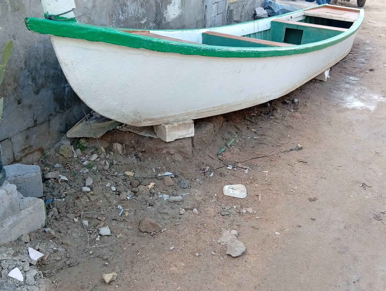 جنكوه البيع الطول14العراض متر 15تفصل وارث السعر الخاص رقم الهاتف ***********
