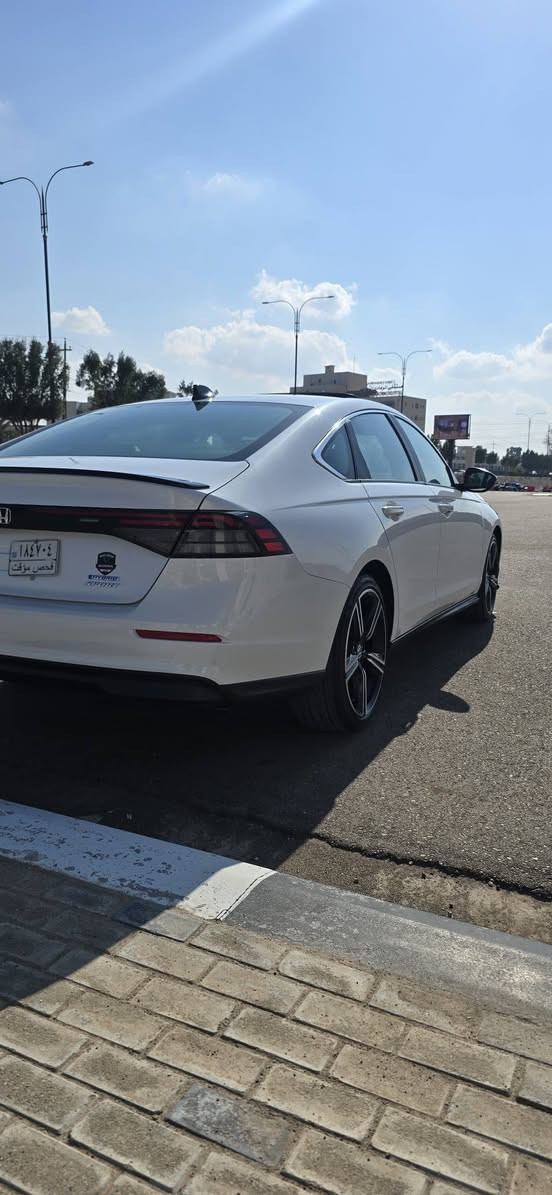 هوندا اكورد سبورت 2025
شاشة كبيرة 12.3 إنج
نظام Apple CarPlay & Android Auto (لاسلكي)
تشغيل بصمة + ريموت
شحن موبايل لاسلكي
كاميرا خلفية + حساسات أمامية وخلفية
مثبت سرعة ذكي + نظام الحفاظ على المسار
فتحة سقف
مقاعد سائق كهرباء مع تدفئه
مكيف أوتوماتيك + فتحات خلفية
ممشاها 3353 Mi
مكان السياره الانبار الرمادي 
ضرر موضح بالصور صبغ بنيد مع جاملغ
راديترات تبريد كله البلادي 
تستلم مرقم جاهز بغداد


**إذا كنت صاحب هذا الإعلان وتريد حذفه لأي سبب، رجاءا أرسل رسالة إلى الدعم الفني**