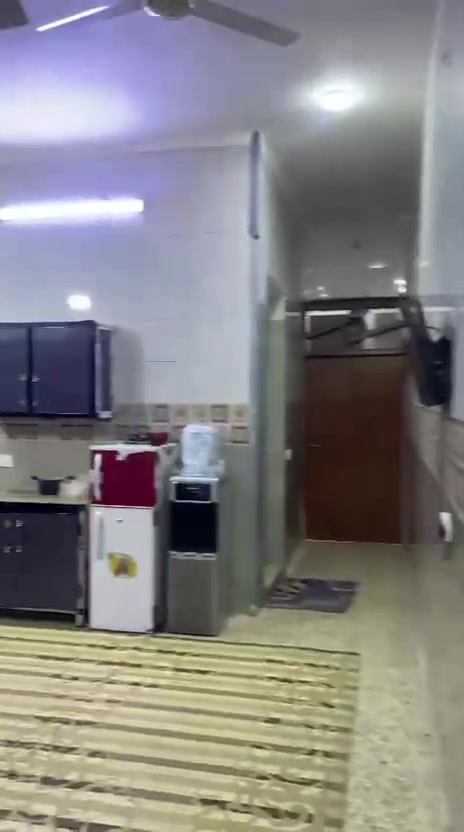 بيت للبيع المساحة١٠٠متر طابقين
البناء خير من الله 

العنوان/البلديات حي التراث الفرع المقابل عمارة ابو اسعد 

الطابق الاول/يحتوي على غرفة نوم واستقبال وصالة معيشة ومنور وحمام خارجي /وداخلي يحتوي على مقعد غربي

الطابق الثاني/يحتوي على غرف نوم عدد٢وصالة صغيرة وحمام 

الطابق الثالث/يحتوي على سطحين +بيتونة

ملاحظة الدرج مرمر تركي /والأسطح شتايكر 

السعر/١٣٥وبي مجال للطيبين 

للأستفسار الاتصال على الرقم 
***********
