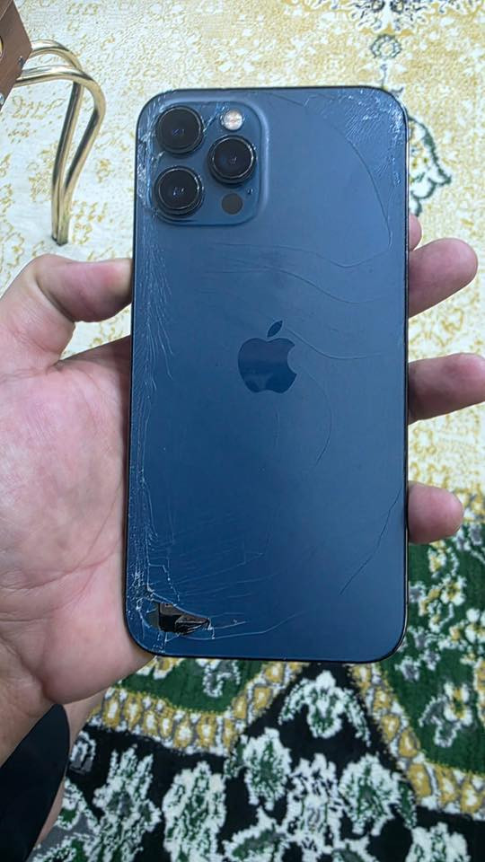 السلام عليكم 
للبيع ايفون 12 pro max
512 ذاكرته 
شرق اوسط نموذج M اني مشتري جديد وبقة عندي
بطارية ٧٨٪؜
مبدل بي فقط سماعة الصوت وبي ذني الفطر بالشاشه الاماميه والضهر غير شي مكفول
اعلى سعر ابيعه
***********
