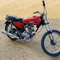 دراجه إيراني أربع كير دراجه نضيفه السعر ٢٥٠بيع مستعجل وترهم مراوس ٠٧٨٤...